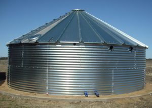 Metal water storage tank