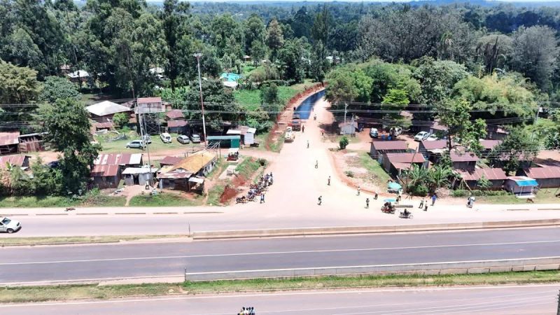 Tarmacking is ongoing along the Sh953-million, 11-km Chavakali–Eregi–Lusiola–Musoli–Malinya Road.